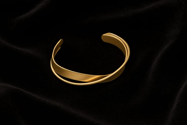 Minimal Twist Gold Bracelet